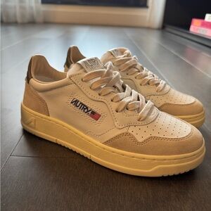 BRAND NEW IN BOX - Autry Medalist Women's Sneakers